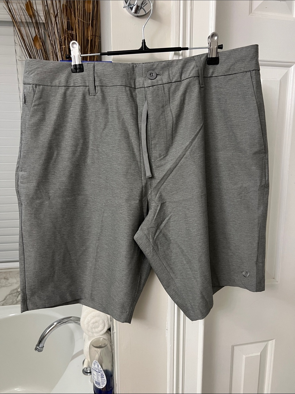Hang Ten Men's Gray Flat-Front Performance Shorts. Front pockets and side zipper